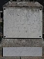 Plaque commémorative de la mission de 1921 apposée à la bade du calvaire de l'enclos paroissial.