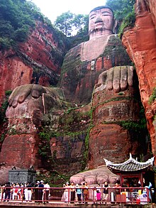 The Tang dynasty Leshan Giant Buddha Leshan da fo Flickr feet-head modified.jpg