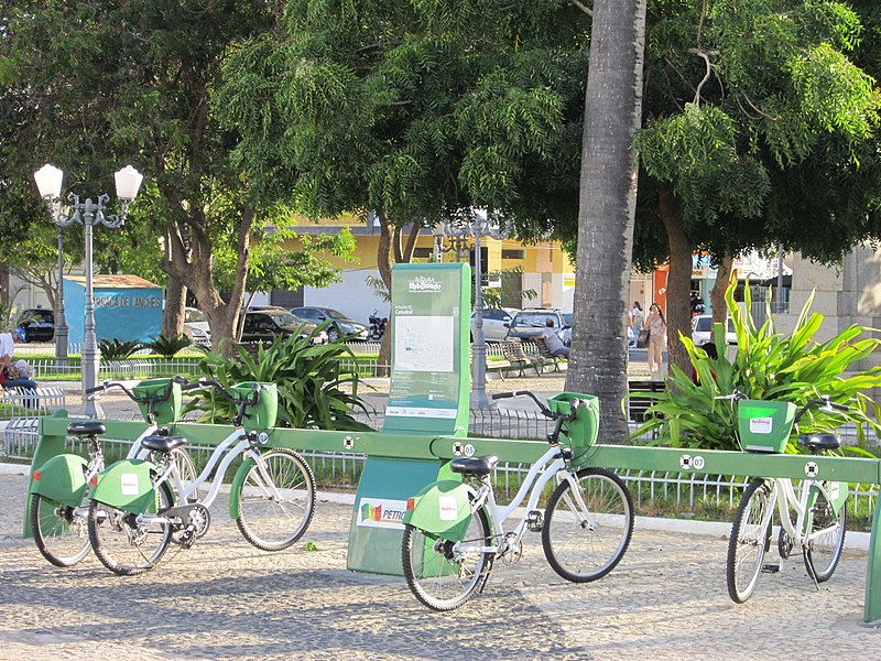 File:Ponto de aluguel de bicicleta em Petrolina, Pernambuco.jpg