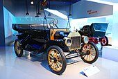 福特T型車是首款使用裝配線生產的汽車