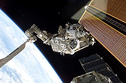 STS-111 Установка мобильной базовой системы.jpg