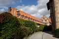 Blick zur Vorderburg, links das Hotel