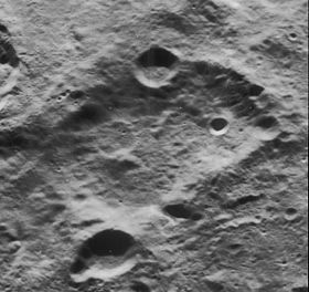 Снимок зонда Lunar Orbiter – IV (север справа).