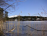 Tullingesjön på vårvintern 2008 med Flottsbrobacken