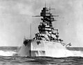 Az alaposan átépített USS Arizona (BB-39) csatahajó a viharos tengeren az 1930-as években.