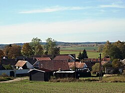 Pohled na Urbaneč od jihovýchodu