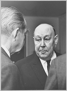 Lehtinen in 1965, in conversation with ex-Prime Minister J. W. Rangell