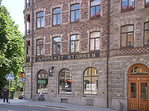 Styrmansgatan 24 / Storgatan 28, med Apoteket Storken.