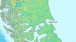 Lage der Bucht im Norden der Isla Grande de Tierra del Fuego und im Osten der Magellanstraße