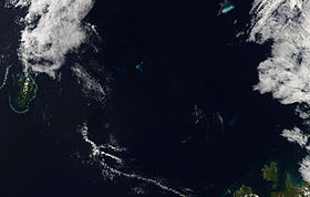 Image satellite du banc du Geyser avec Mayotte au sud-ouest et Madagascar à l'est.