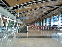220px-Barajas_terminal_1_interior_2008.jpg
