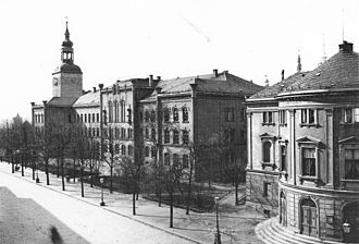 Historická černobílá fotografie ulice u bývylého příkopu starého města Budyšína