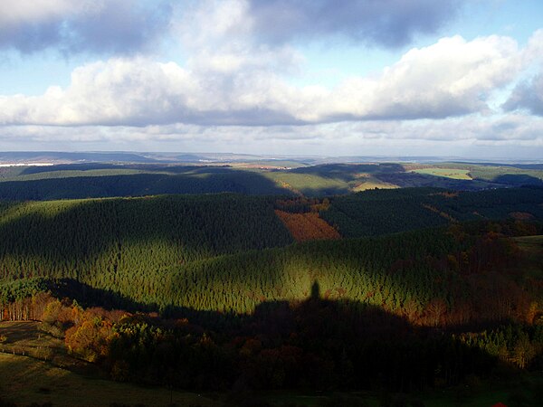 Die Burg wirft ihren Schatten nach Norden