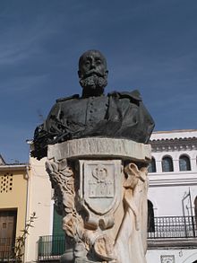 Busto de José Ibáñez Marín, realizado por Manuel Garnelo. Emplazado en la plaza que lleva su nombre (Enguera, Valencia).