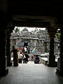 Vue du temple depuis la mandapa.