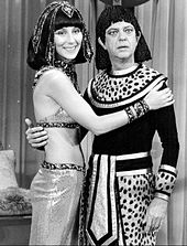 Cher e Don Knotts no programa de televisão The Sonny and Cher Show, em 1976