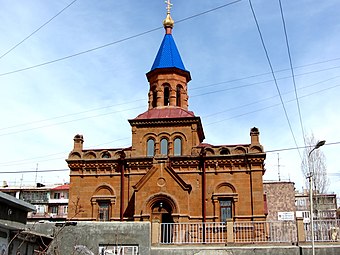 Pogled sa strane na crkvu Pokrova Presvete Bogorodice