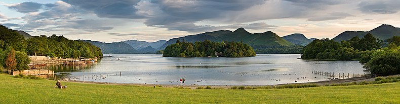 Derwentwater o'r lan ogleddol ger Keswick