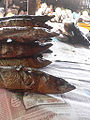 Marktstand in Winneba mit getrockneten Fisch, August 2008, 002