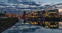 Duisburger Innenhafen Five Boats Abend 2014.jpg