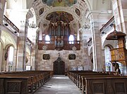 Vue intérieure de la nef vers la tribune d'orgue