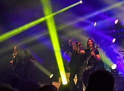 Raskasta Joulua -konsertti vuonna 2016, Erkka Korhonen kuvassa oikealla.