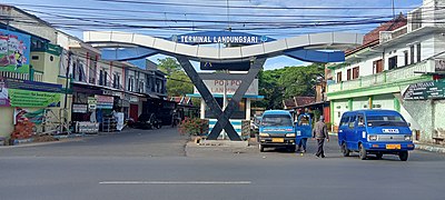 Gerbang masuk & keluar terminal