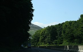 The N11 road cutting through the valley