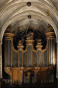 Grandes orgues de l'église Saint-Séverin à Paris. De style gothique flamboyant, cette église fut construite au XIIIe siècle. Elle est classée comme monument historique depuis 1862. (définition réelle 2 000 × 3 008)