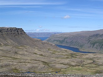 Blick von der Passhöhe in den inzwischen unbewohnten Geirþjófsfjörður