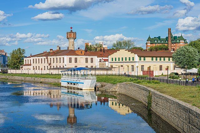 Река Уводь и корпуса бывшей Фокинской мануфактуры в Иванове