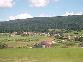 Les Villedieu, vue générale sur le hameau de Villedieu-lès-Mouthe, depuis les hauteurs de Gellin