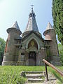 Entrée de la chapelle commémorative sur le mont Saint Bertauld.