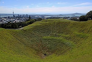 English: Looking into and across Mount Eden cr...