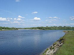 Ústí řeky Cna (vpravo) v Mokšu