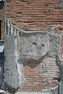 Limestone-plastered wall discovered in Pompei Plaster - Putz in Pompeji.JPG