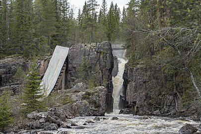 Nedströms vy av vattenfallet i Rotensugnet.