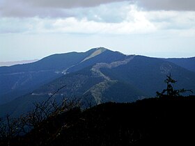 Vue du mont Shisuniwa depuis le mont Ōtenjō.