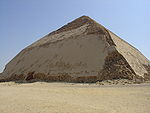 Dahşurdakı Sneferu piramidası