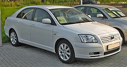 Toyota Avensis II Fließheck Vorfacelift front.jpg