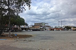 Plein bij de kruising van Av. Tancredo Neves en de hoofdweg BR-101 in Itabela