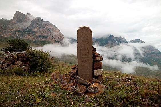 77. Цырты (памятные столбы) у селения Лезгор, Ирафский район Автор — Argenberg