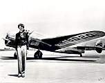21 במאי: אמיליה ארהארט הופכת לאשה הראשונה שמשלימה טיסת סולו מעבר לאוקיינוס האטלנטי