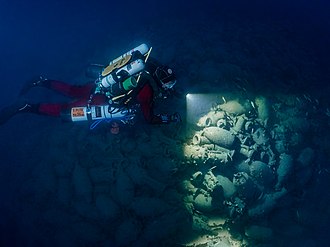 Plongeur profond en recycleur Trimix sur le Site C de Cassis. Par le photographe Alexandre HACHE