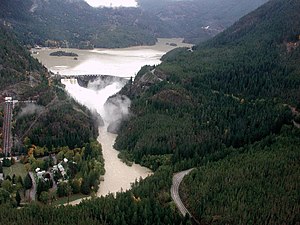 Diablo-Staumauer bei Hochwasser