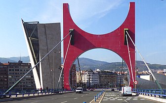 Nordansicht der Puente de La Salve aus Straßen-Perspektive