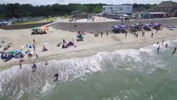 ファイル:Fujitsuka-hama Beach in Summer, Japan - Aerial Video.webm