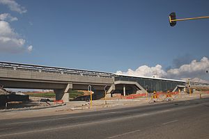 2010年5月，正在建設中的米德蘭站