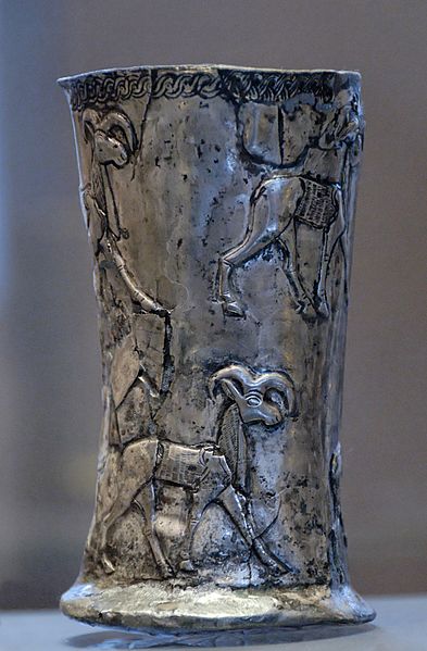پرونده:Goblet mouflons Louvre AO22125.jpg
