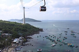 Làng chài tại An Thới nhìn từ cáp treo